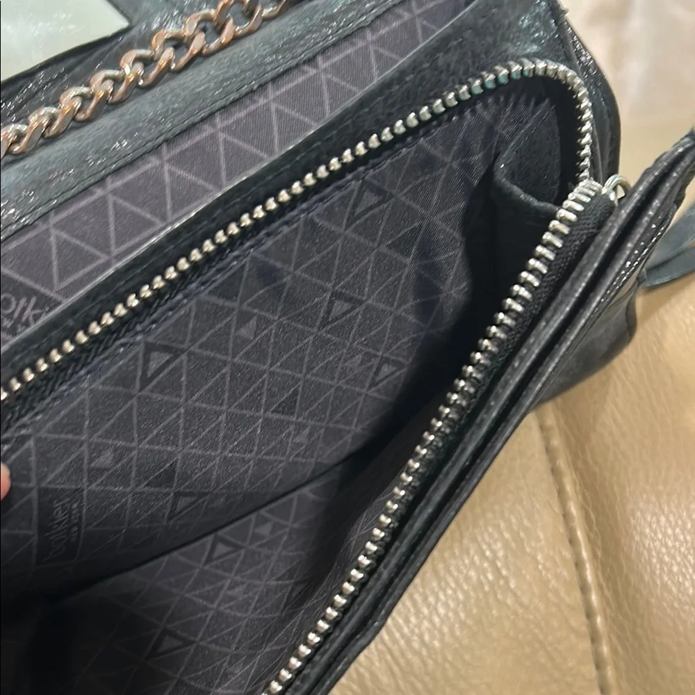 Botkier very compartments signs